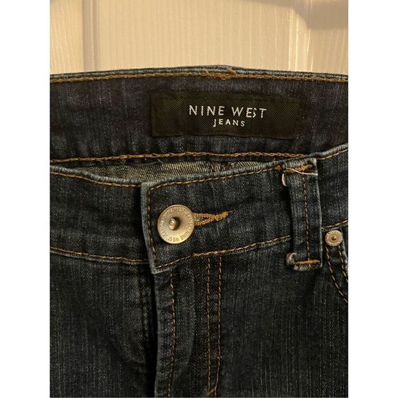 Nine West Bootcut Medium Wash Jeans. Size 6/27 - Picture 2 of 7